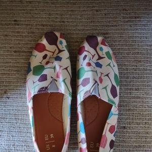 BRAND NEW !!! PAIR WOMEN'S CHAMPAGNE GLASSES, SLIP ON SHOES. SIZE 8